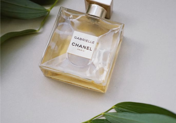 image of a bottle of parfume